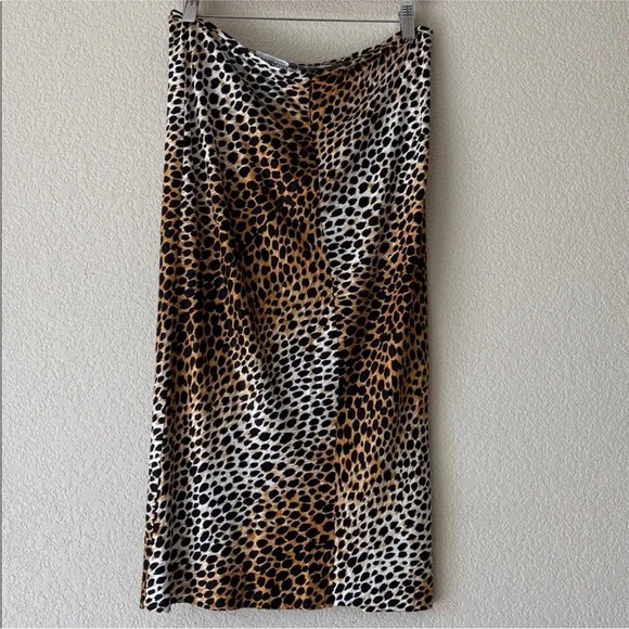 Dolce & Gabbana Vintage Leopard Print Midi Skirt - Picture 2 of 5